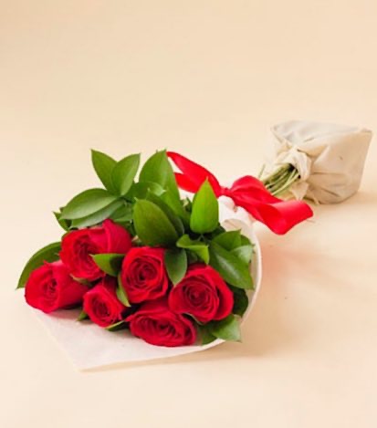  6 rosas y follaje elegante - Flores a Domicilio