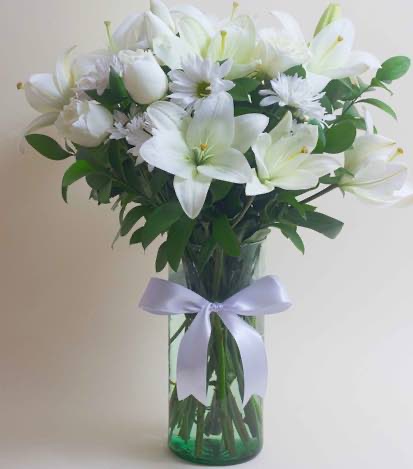 Rosas y Lilis blancas - Flores a Domicilio