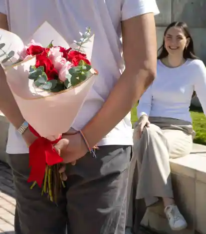 Bouquet con 12 Rosas - Flores a Domicilio 1