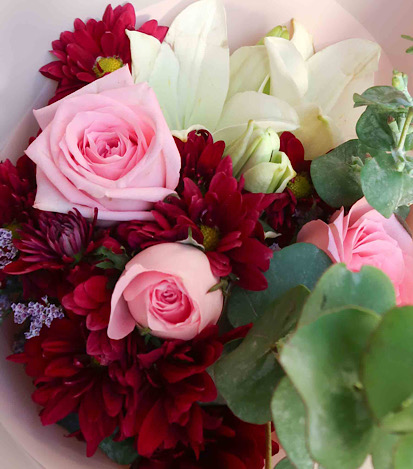 rosas y lili  - Arreglo de flores a domicilio 3