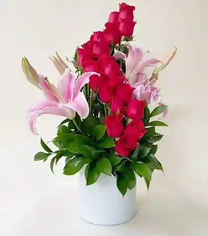 Escalera de 24 Rosas - Arreglo de flores a domicilio 1